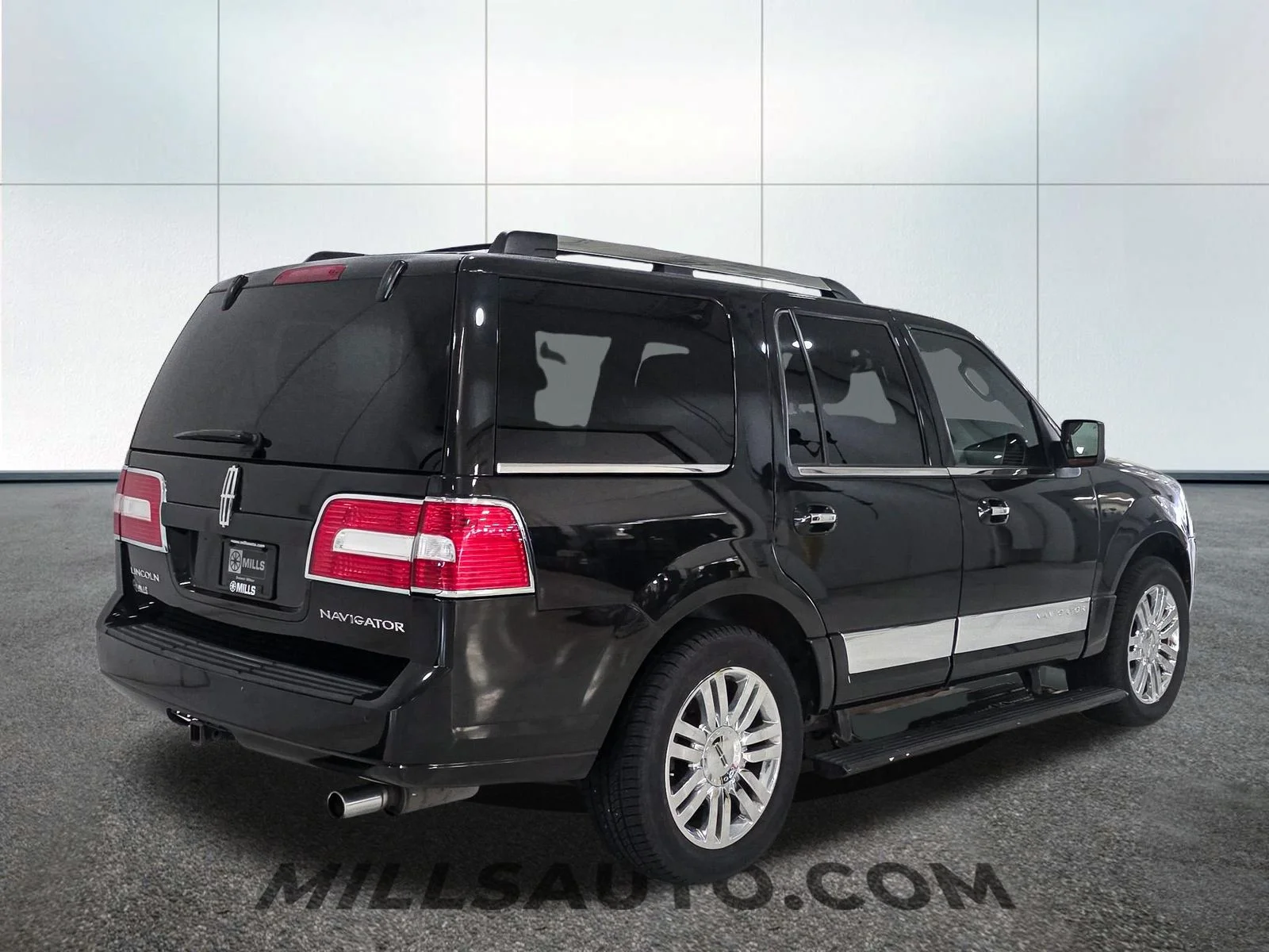 Used 2010 Tuxedo Black Metallic Lincoln Base image 8