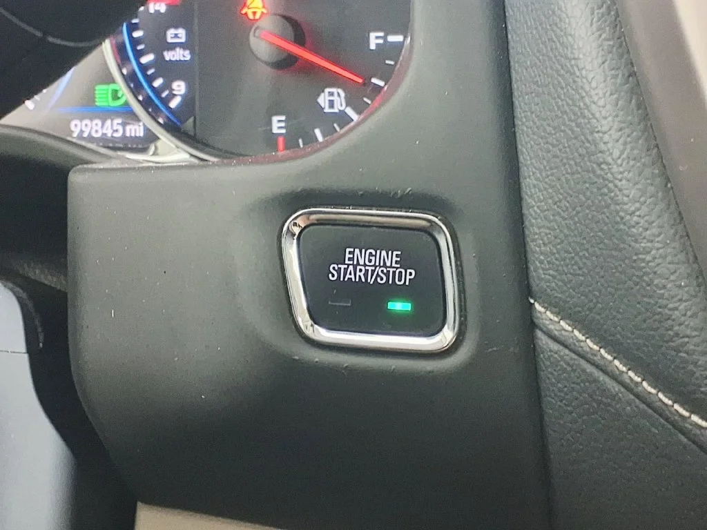 Used 2020 White GMC Denali image 21