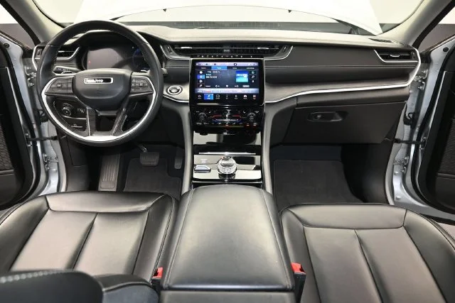 Used 2023 Silver Jeep Limited image 30