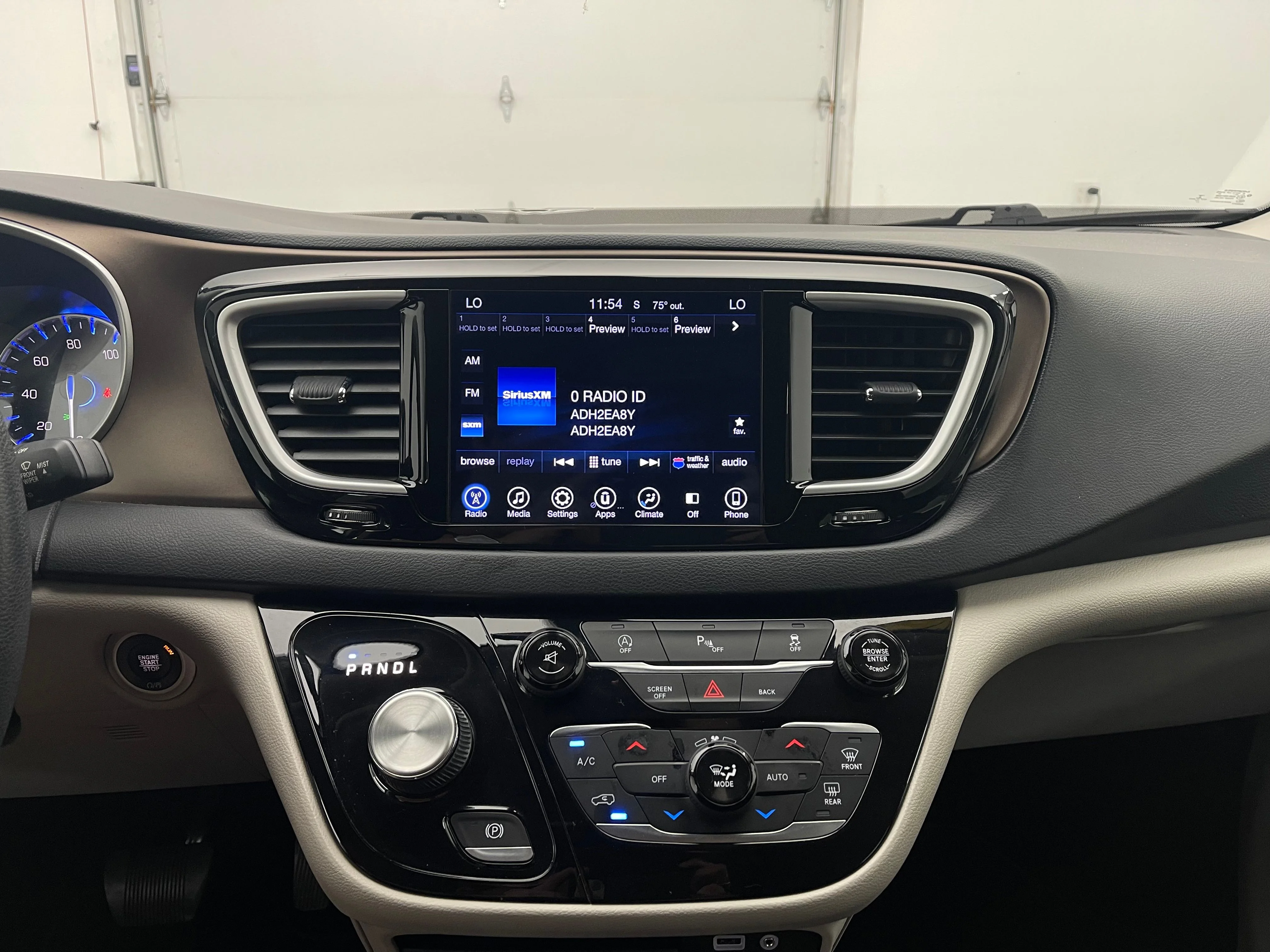 Used 2017 Granite Crystal Metallic Clearcoat Chrysler Touring L image 23
