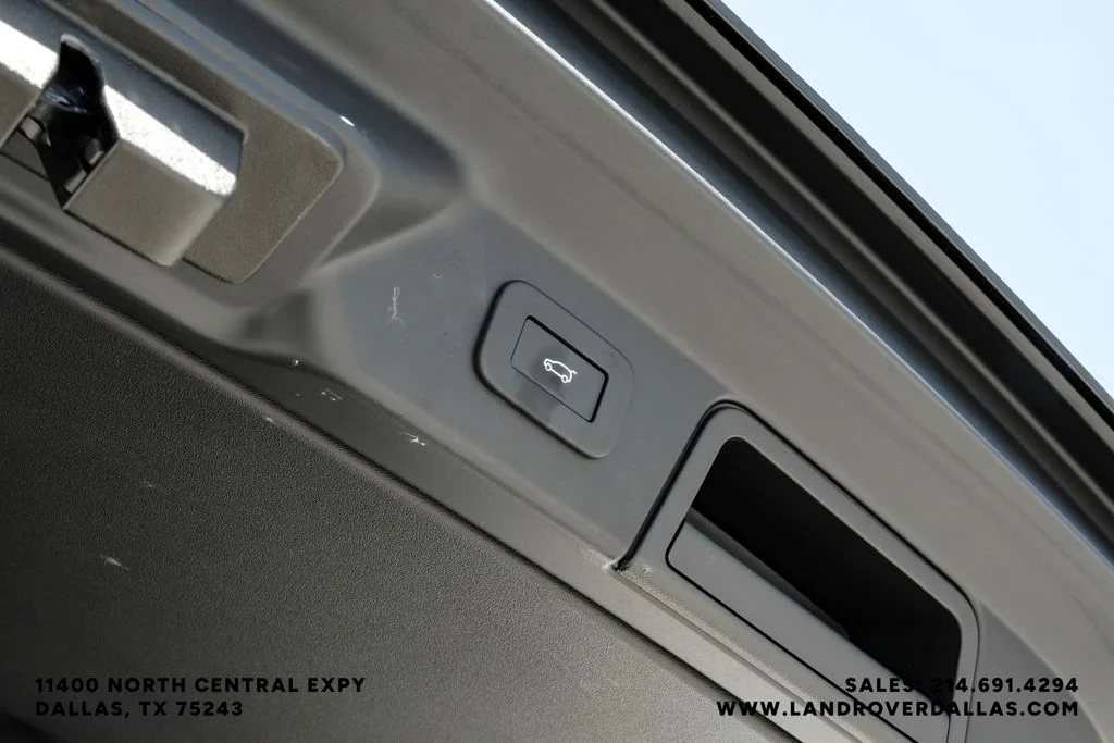 Used 2026 Black Land Rover Dynamic SE image 53