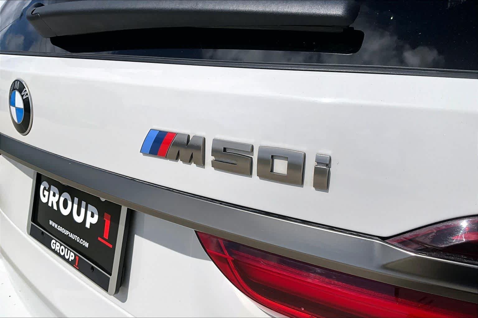 Used 2022 Alpine White BMW M50i image 9