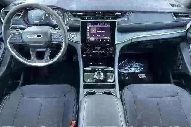 New 2025 Bright White Clear-Coat Exterior Paint Jeep Laredo X image 13