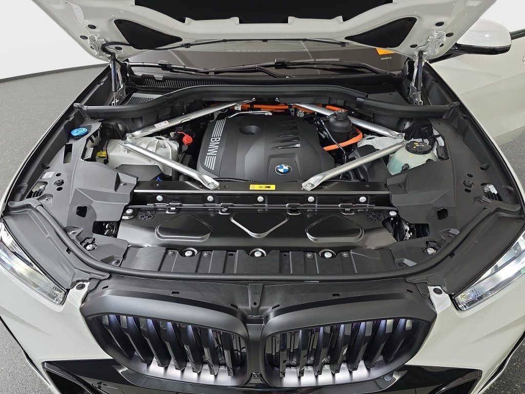 New 2026 Alpine White BMW xDrive50e image 30