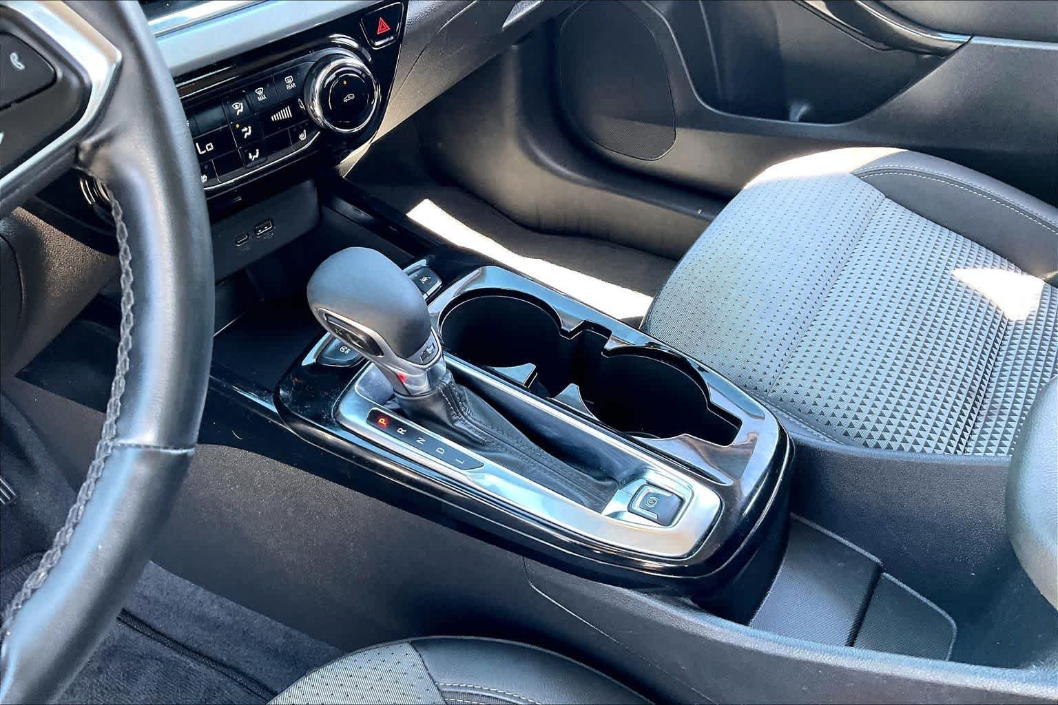 Used 2024 Summit White Chevrolet LT image 16