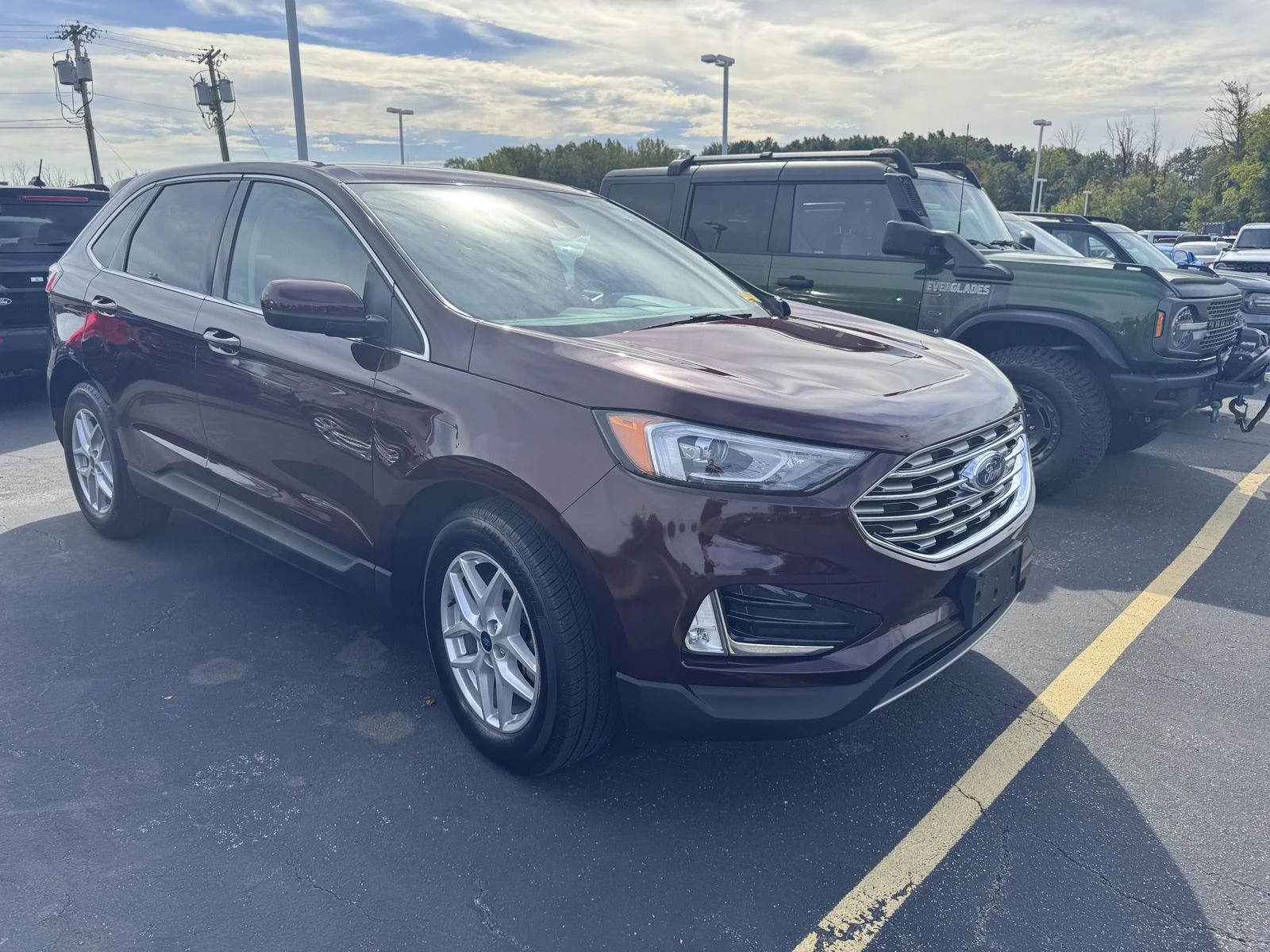 Used 2022 Burgundy Velvet Metallic Tinted Clearcoat Ford SEL image 3