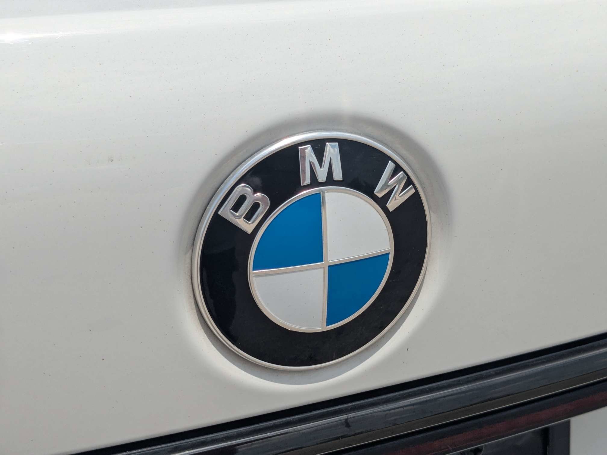 Used 2022 Alpine White BMW 750i xDrive image 15