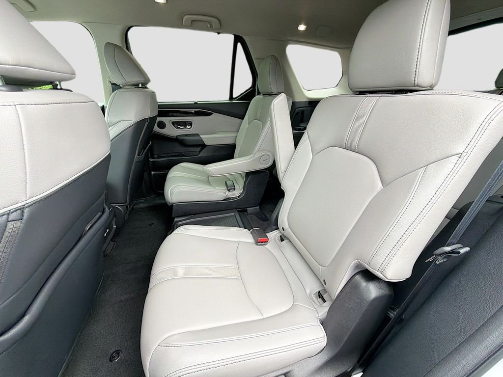 Used 2023 Lunar Silver Metallic Honda EX-L 7 Passenger image 20