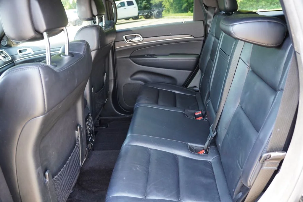 Certified Used 2018 Diamond Black Crystal Pearlcoat Jeep Limited image 17
