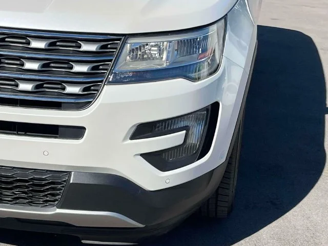 Used 2016 White Ford Limited image 9