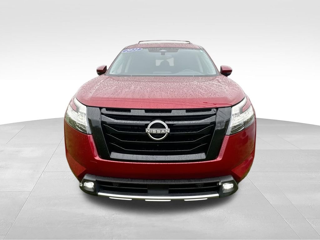 Used 2022 Red Nissan SL image 8