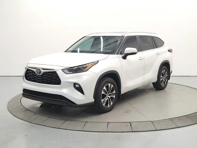 Used 2024 Beige Toyota XLE image 4