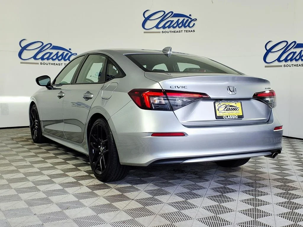 Used 2025  Honda Sport image 2
