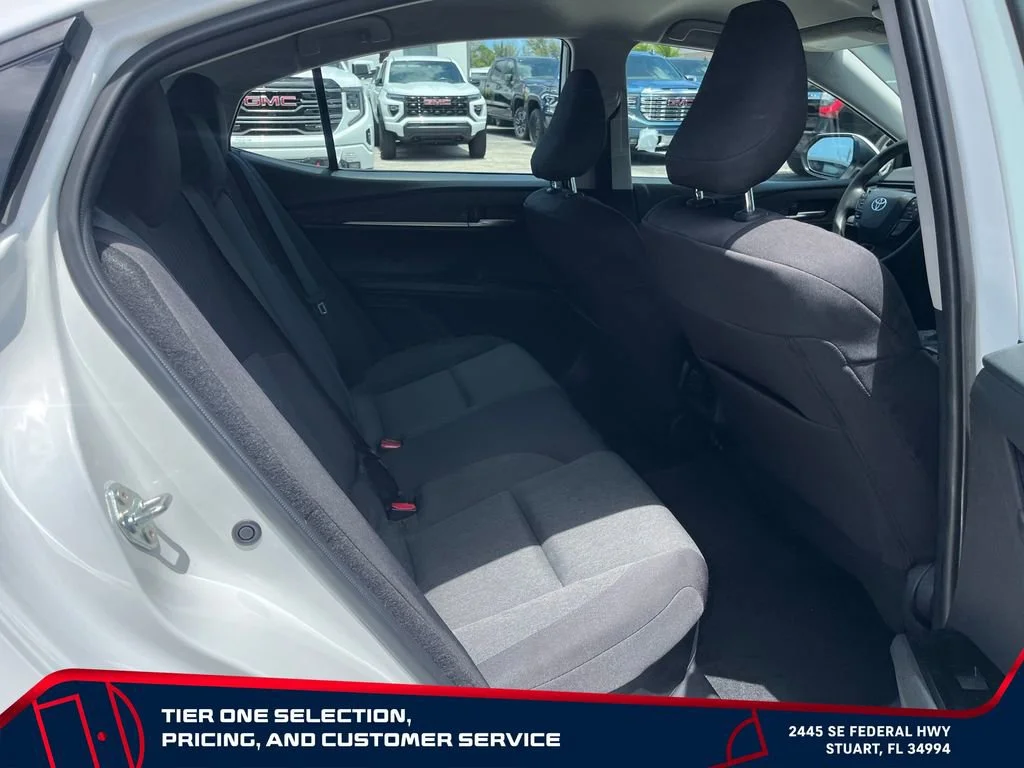 Used 2025 White Toyota LE image 17