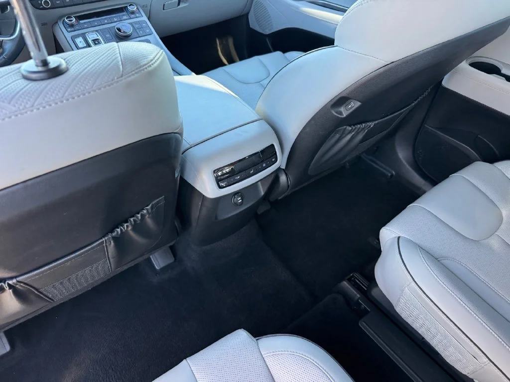 Used 2025 White Hyundai SEL image 16