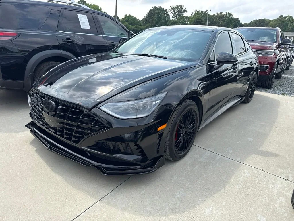 Used 2023 Black Hyundai SEL image 1