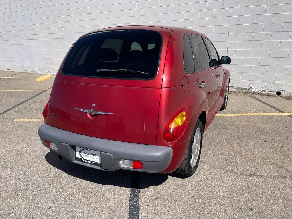 Used 2001 Red Chrysler  image 8
