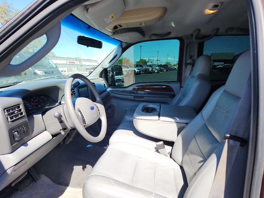 Used 2004 Red Ford  image 15