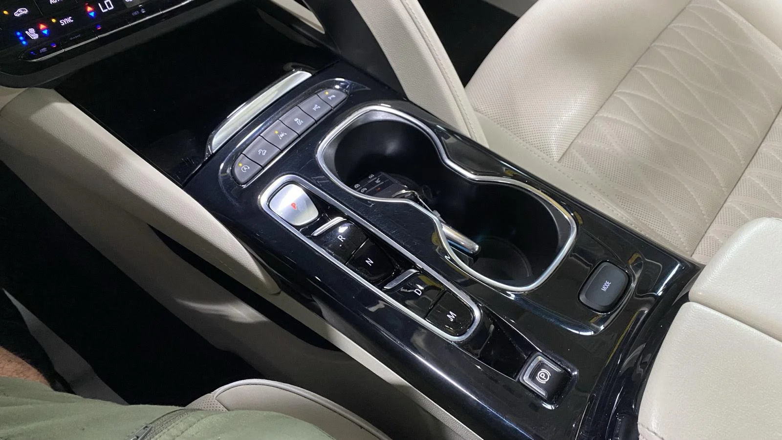 Used 2023 White Frost Tricoat Buick Avenir image 43
