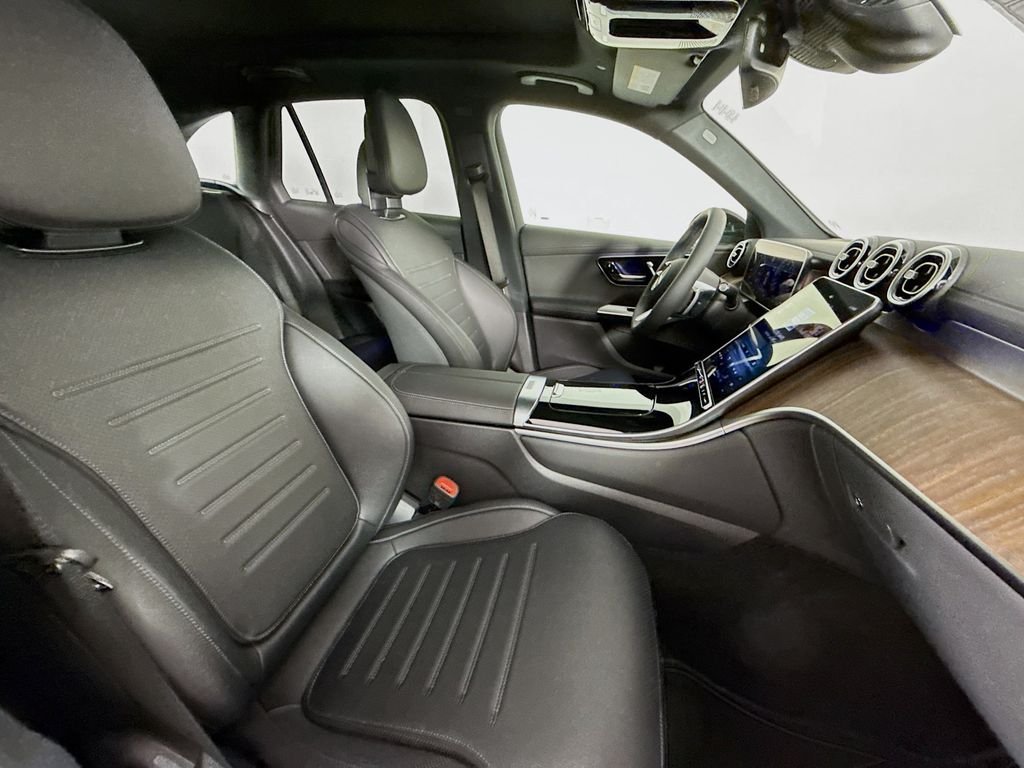 Used 2026 Silver Mercedes-Benz GLC 300 image 24