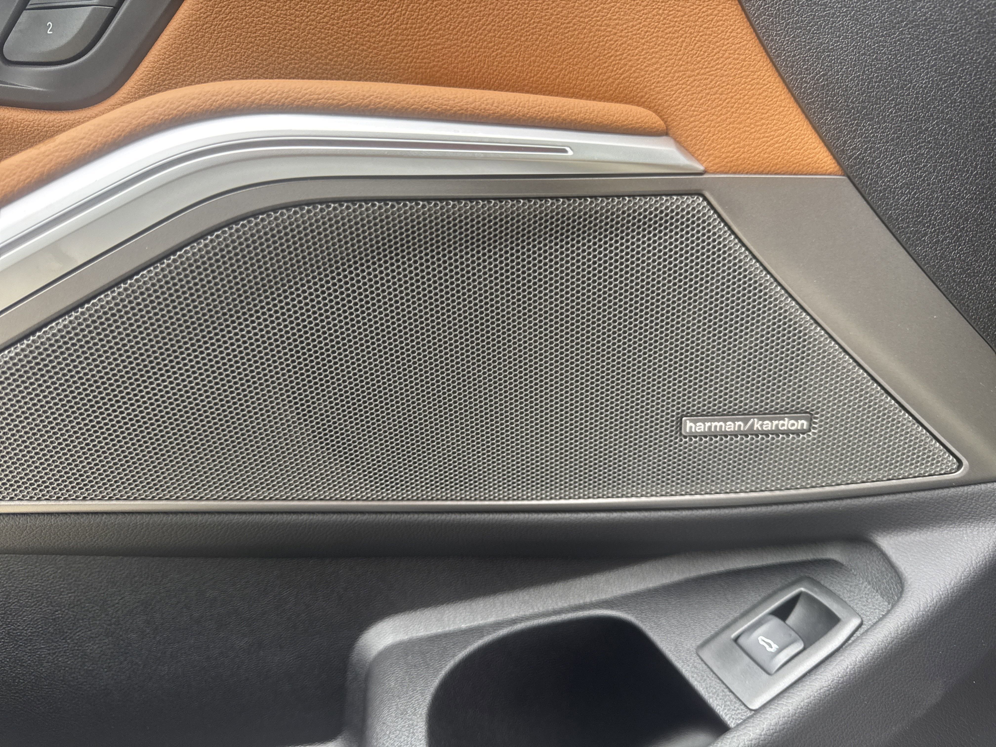 2025 BMW 3 Series 330i - Photo 21