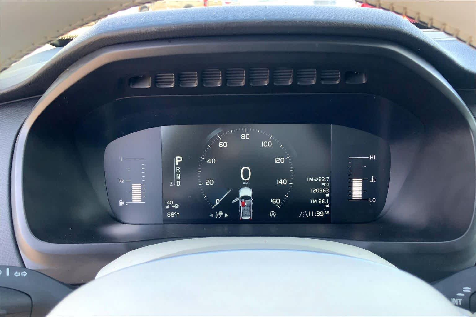 Used 2019 Onyx Black Metallic Volvo Momentum image 26