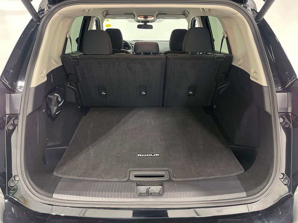 Used 2026  Nissan SV image 5