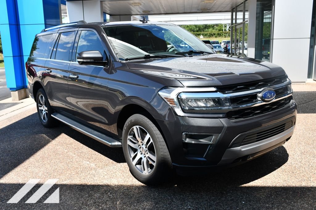 Used 2023  Ford Limited image 10