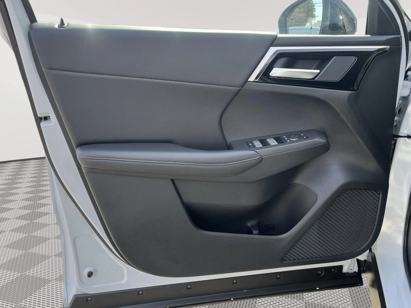 New 2026 Alpine Frost Nissan SL image 22