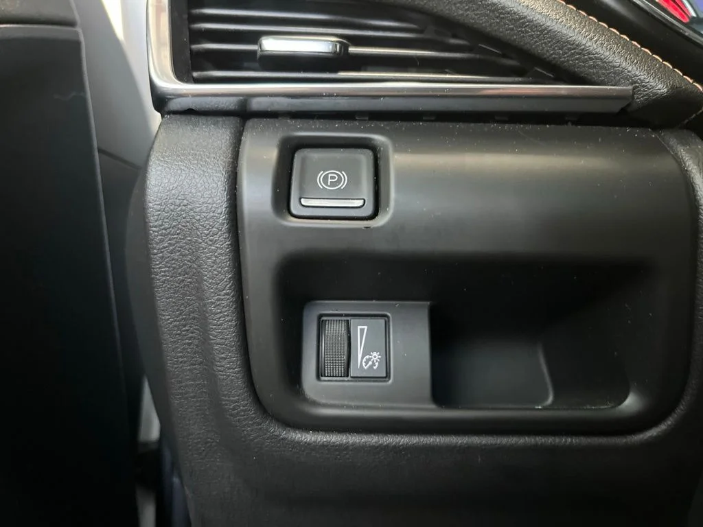 Used 2020 White Cadillac Sport image 14