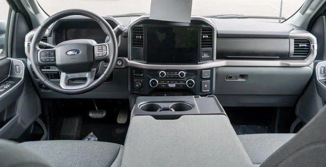 2025 Ford F-150 XLT - Photo 9