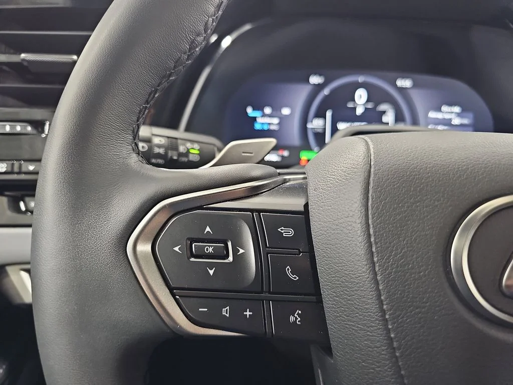 Certified Used 2025  Lexus 350h Premium image 16