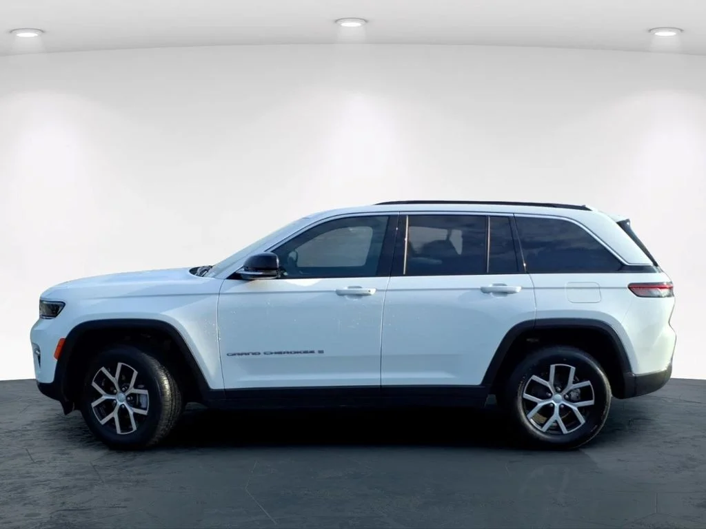 Used 2024 White Jeep Limited image 14
