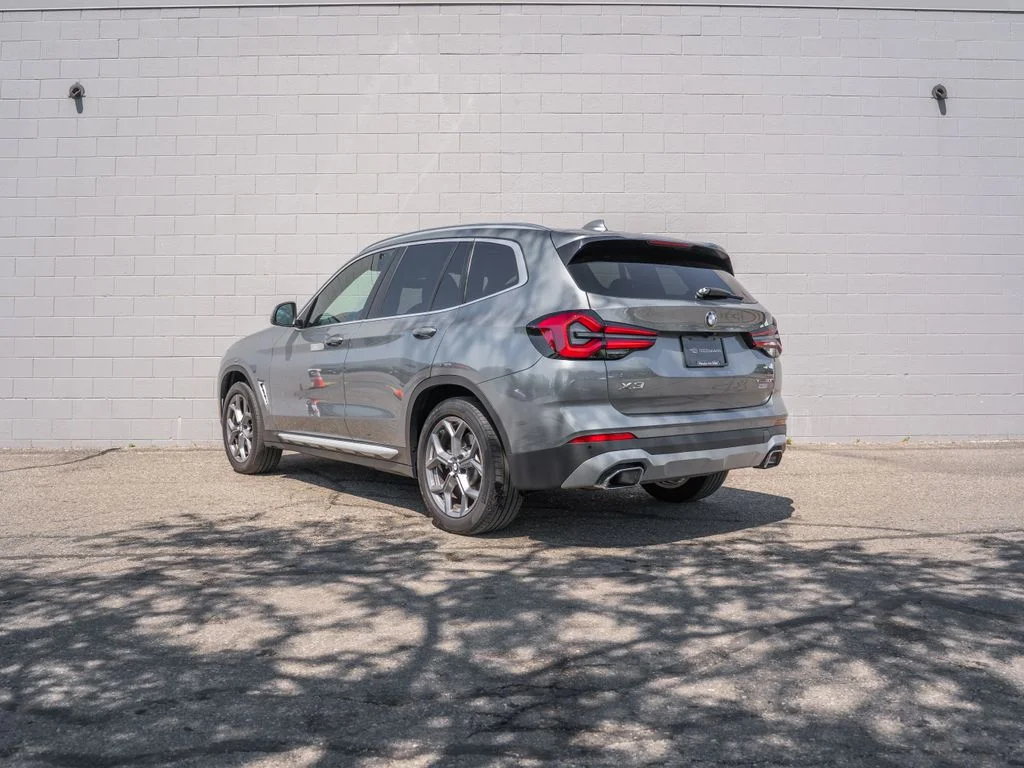 Used 2024 Gray Metallic BMW xDrive30i image 3
