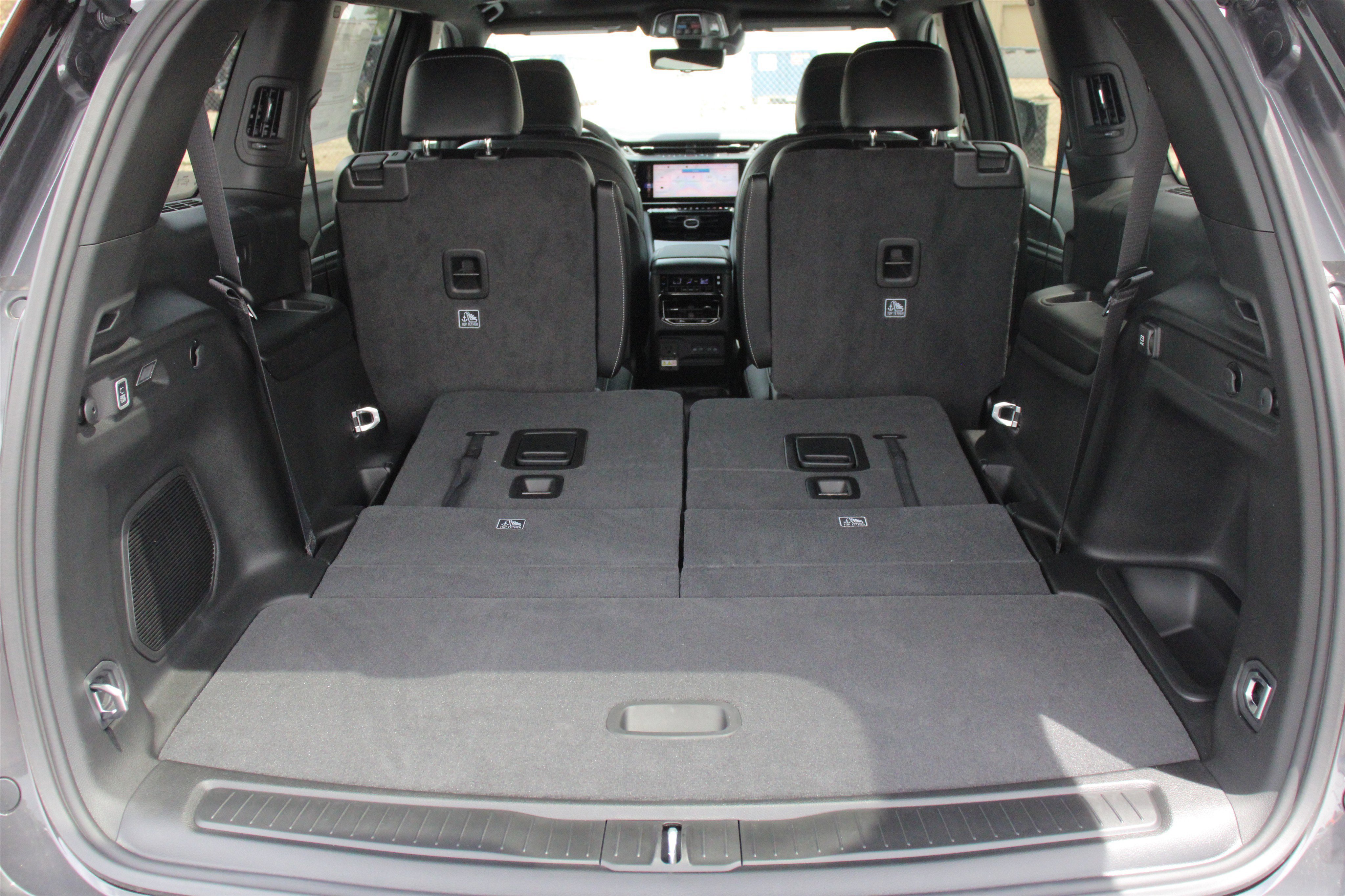New 2026 Baltic Gray Metallic Clear-Coat Exterior Paint Jeep Limited Reserve image 29