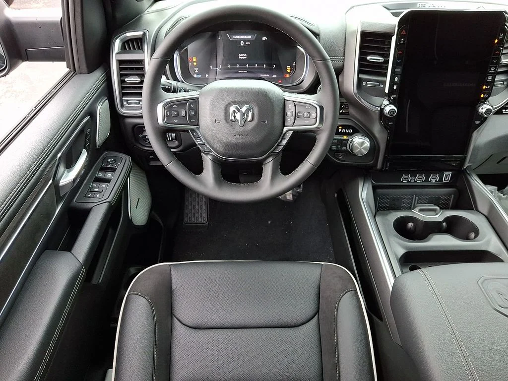 New 2026 Diamond Black Crystal Pearl-Coat Exterior Paint RAM Laramie image 7
