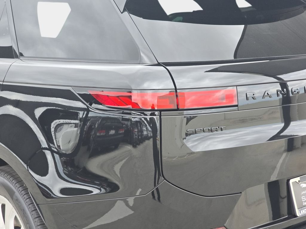 New 2026 Santorini Black Land Rover Dynamic SE image 36