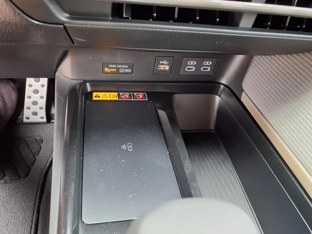 2025 Toyota Camry SE - Photo 7