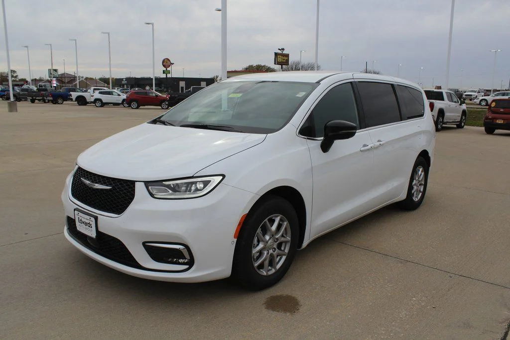 2026 Chrysler Pacifica Select - Photo 7