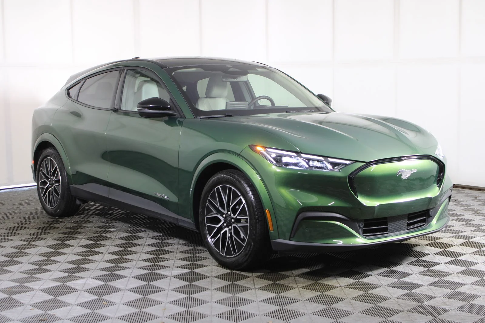 Used 2025 Green Ford Premium image 1