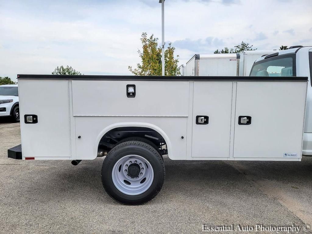 New 2025 Oxford White Ford F-450® XL image 23