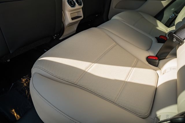 New 2026 Polar White Mercedes-Benz GLC 300 image 31