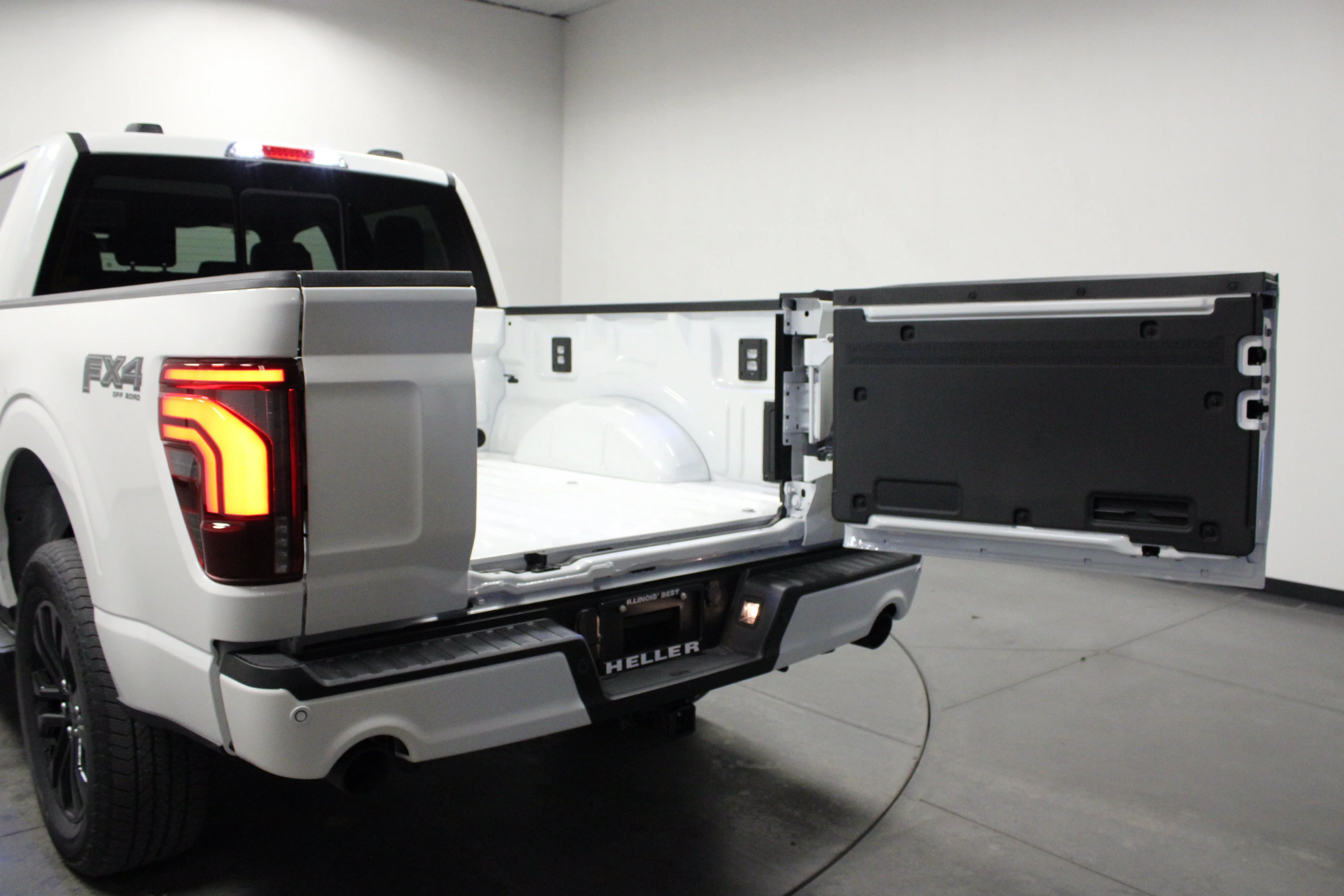 New 2026 Star White Metallic Tri-Coat Ford Lariat® image 14