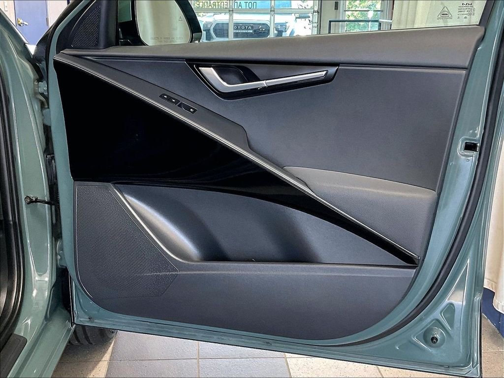 Used 2023 Green Kia Wind image 12