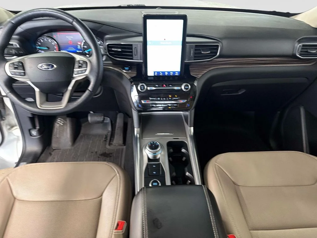 Used 2023 White Ford Limited image 16