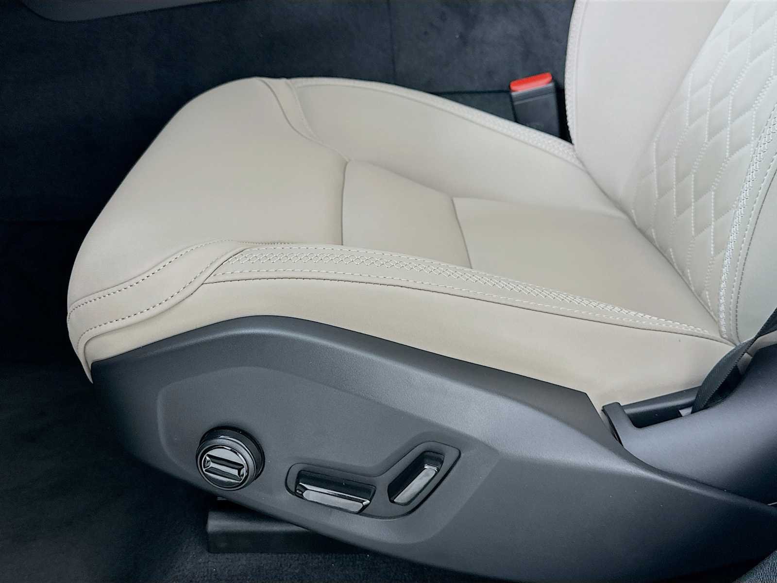 New 2026 Crystal White Volvo Plus image 17