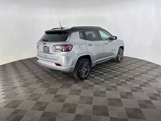 Used 2022 Silver Jeep Limited image 5