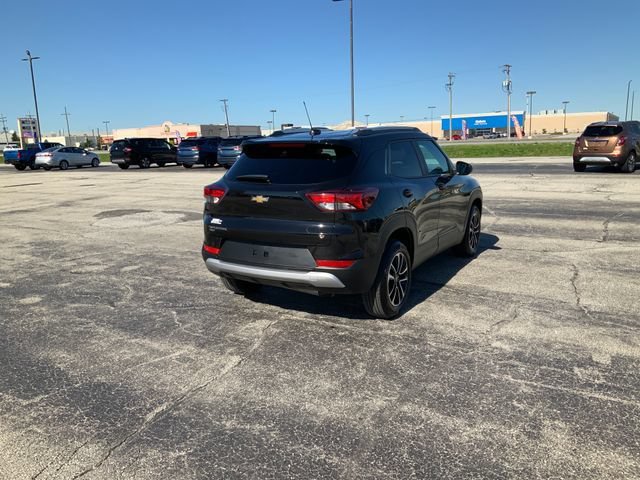 Certified Used 2025 Mosaic Black Metallic Chevrolet LT image 7