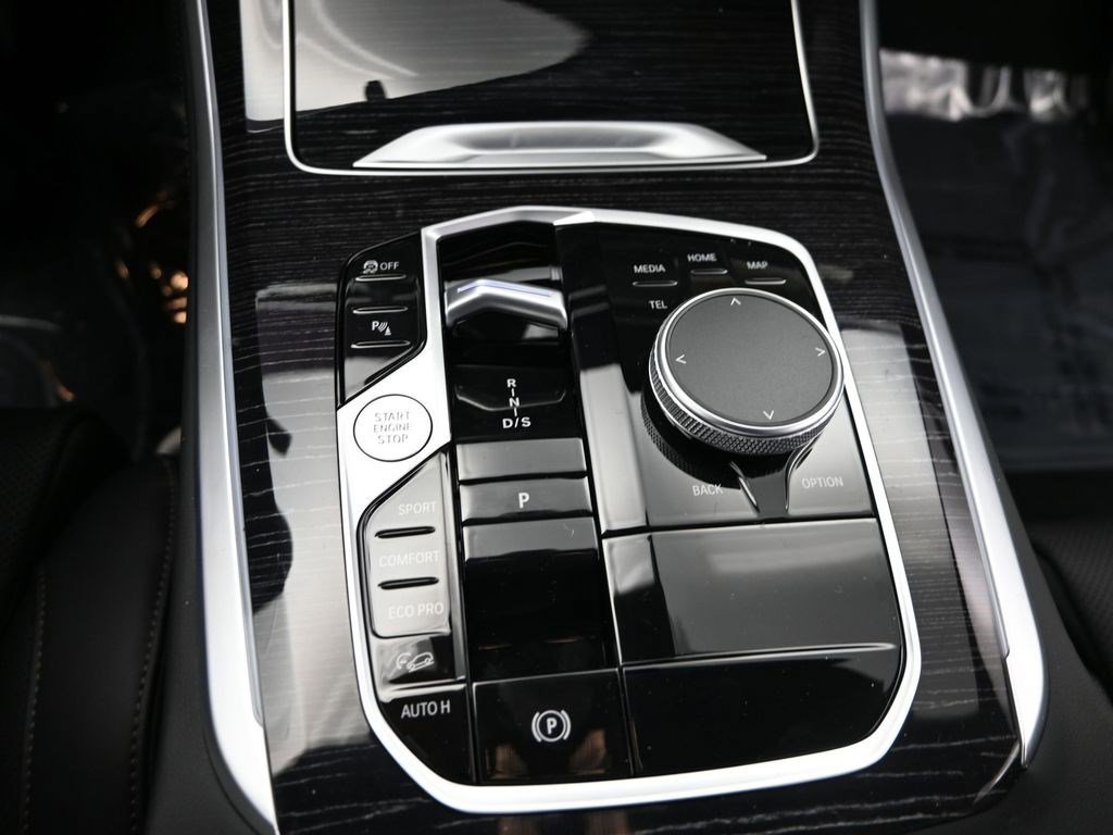 Used 2026 Alpine White BMW xDrive40i image 12