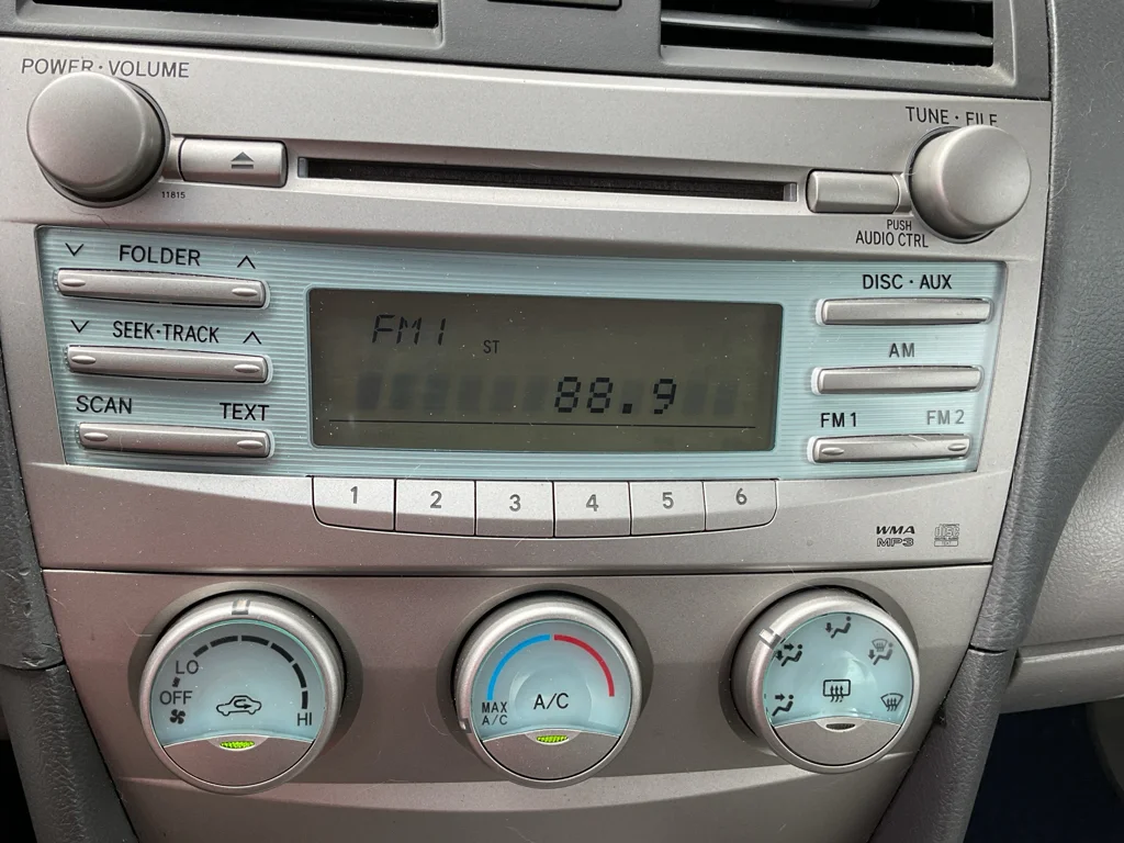 Used 2007 Titanium Metallic Toyota LE image 16